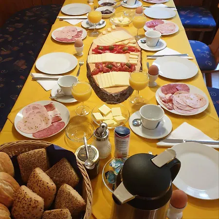 玫瑰旅馆 * 迪琴根